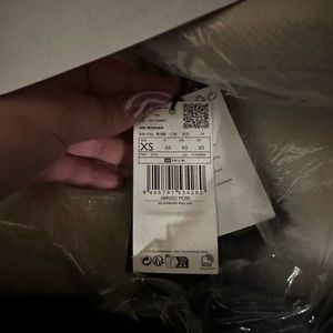 Brand new . Never worn .